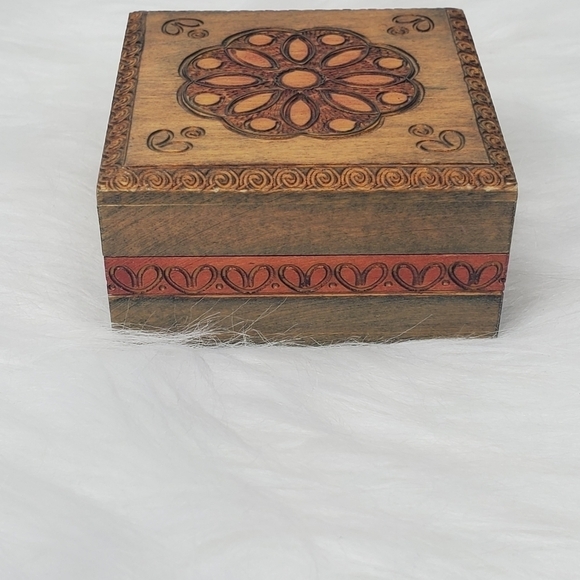 Hand Crafted Light Weight Flower Wooden Trinket/Jewelry Box Made‎ In Poland - Picture 4 of 10